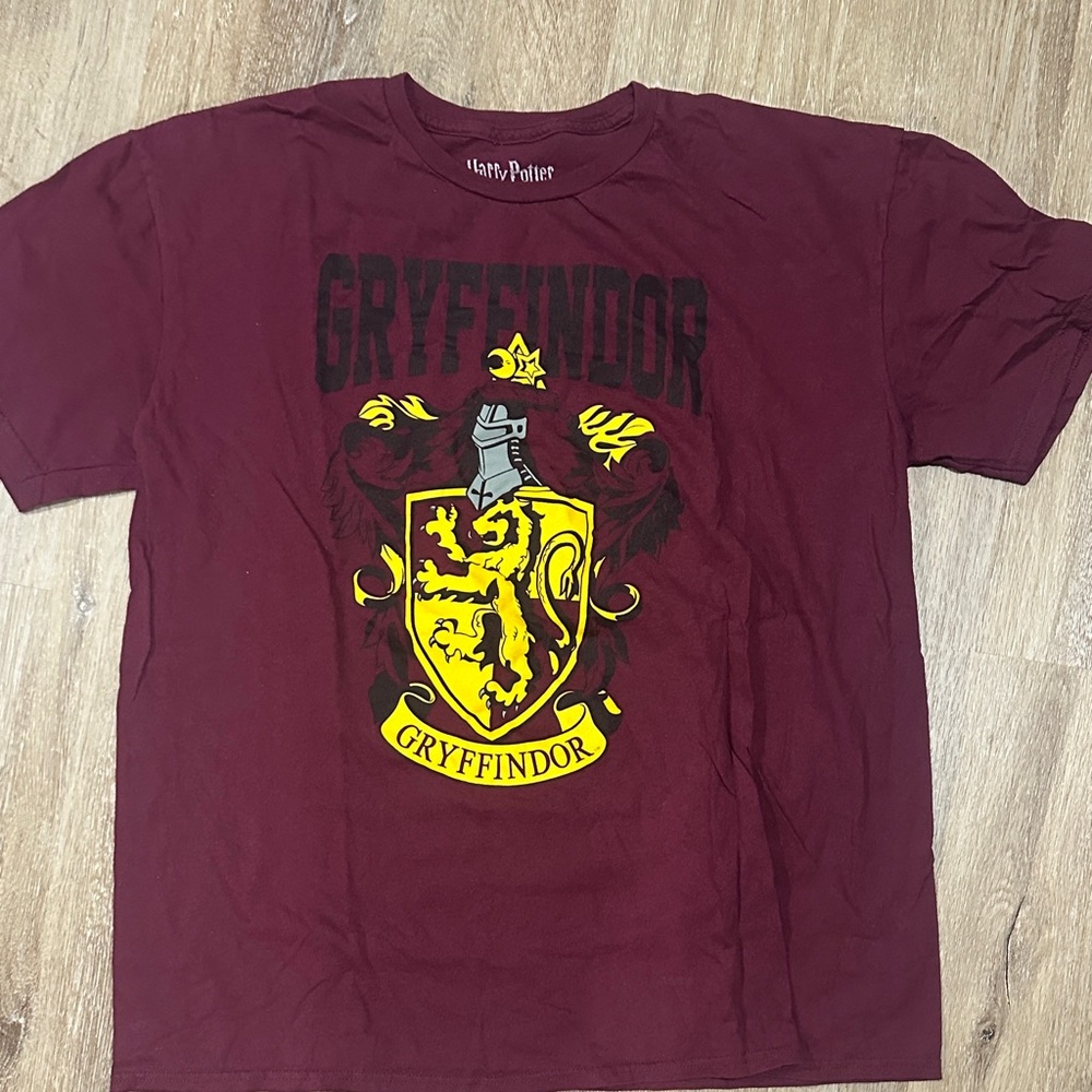 Warner Bros. Gryffindor Burgundy men’s Harry Potter tshirt